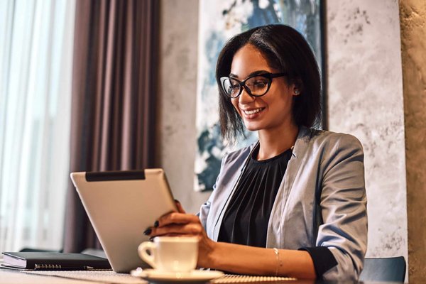 What's the Best Method to Craft a Hidden Door in a Period Home Bookshelf?