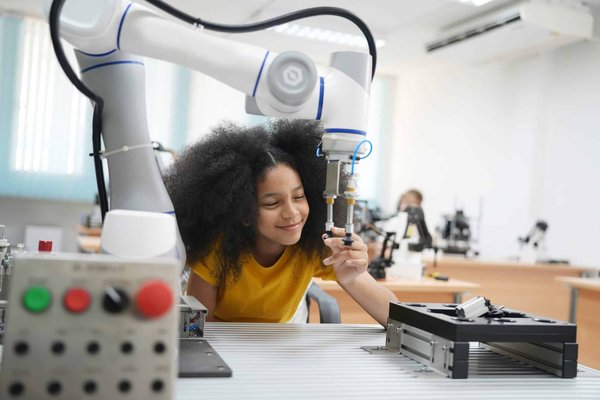 How Is Distributed Ledger Technology Innovating UK's Supply Chain Management?